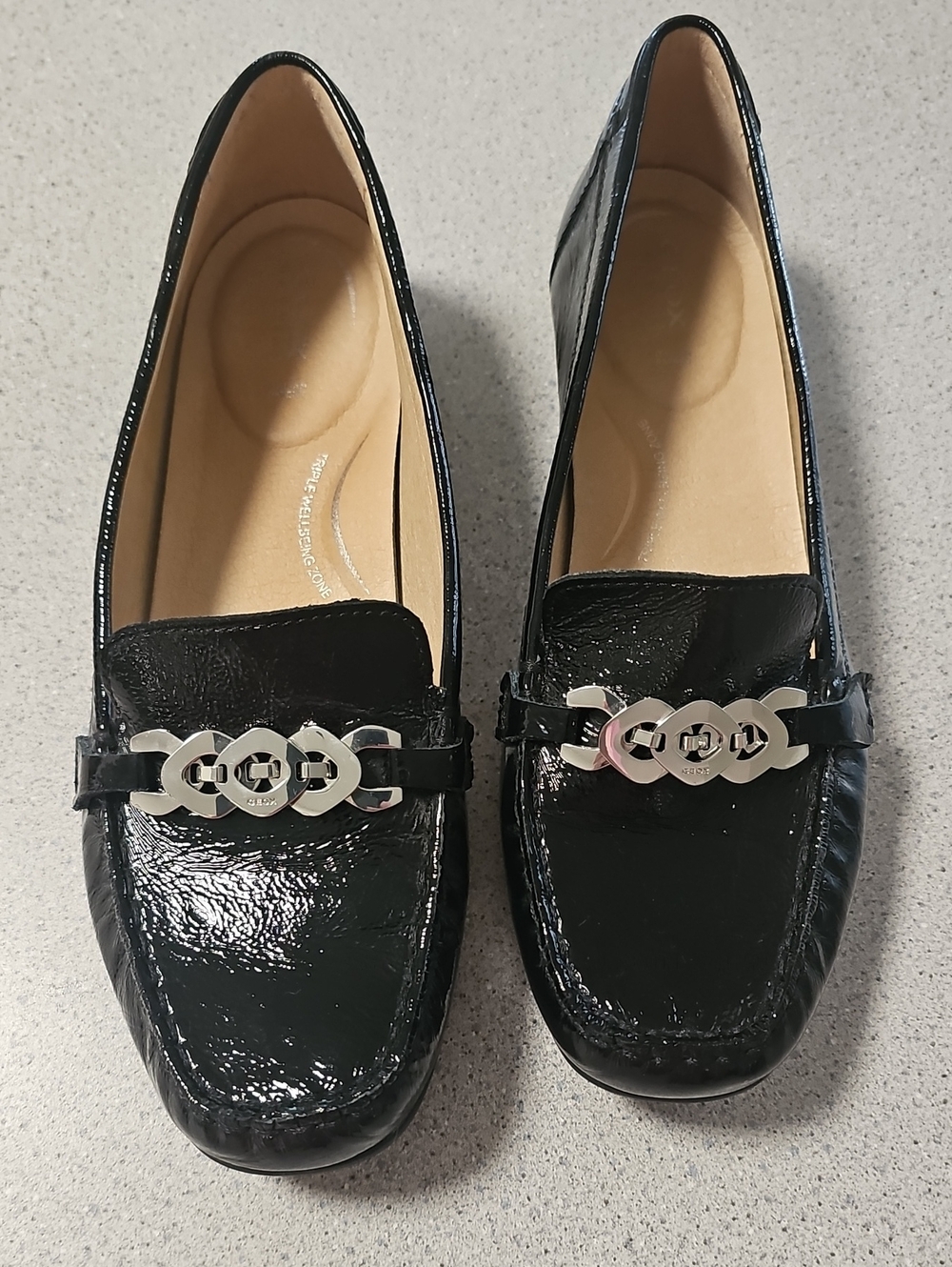 Geox Black Patent Leather Loafers with Silver Chain Accent. Like New Size 39-8